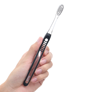 Bàn chải đánh răng Oral-B trà đen siêu mềm mảnh vỉ 3 cây