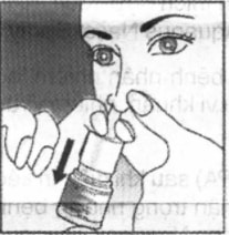 Hình 3. Bịt một bên lỗ mũi và đưa vòi xịt vào lỗ mũi bên kia