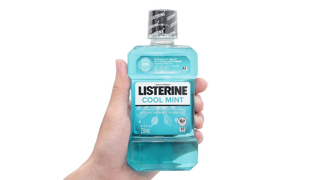 Nước súc miệng Listerine Cool Mint hơi thở thơm mát chai 250ml