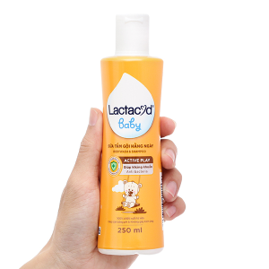 Sữa tắm gội Lactacyd Baby Active Play giúp dưỡng ẩm, giảm kích ứng cho da bé chai 250ml